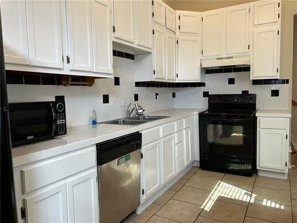 $2,000 | 962 Felicity Street, New Orleans, LA 70130