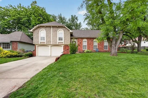 $450,000 | 8804 West 92nd Street, Overland Park, KS 66212