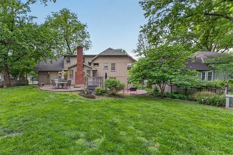 $450,000 | 8804 West 92nd Street, Overland Park, KS 66212