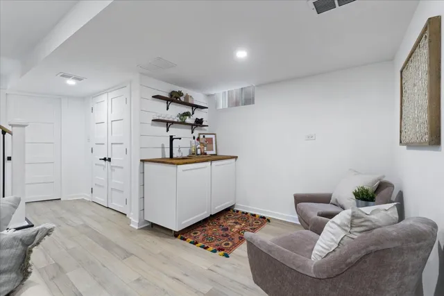 $665,000 | 2854 North Richmond Street, Chicago, IL 60618