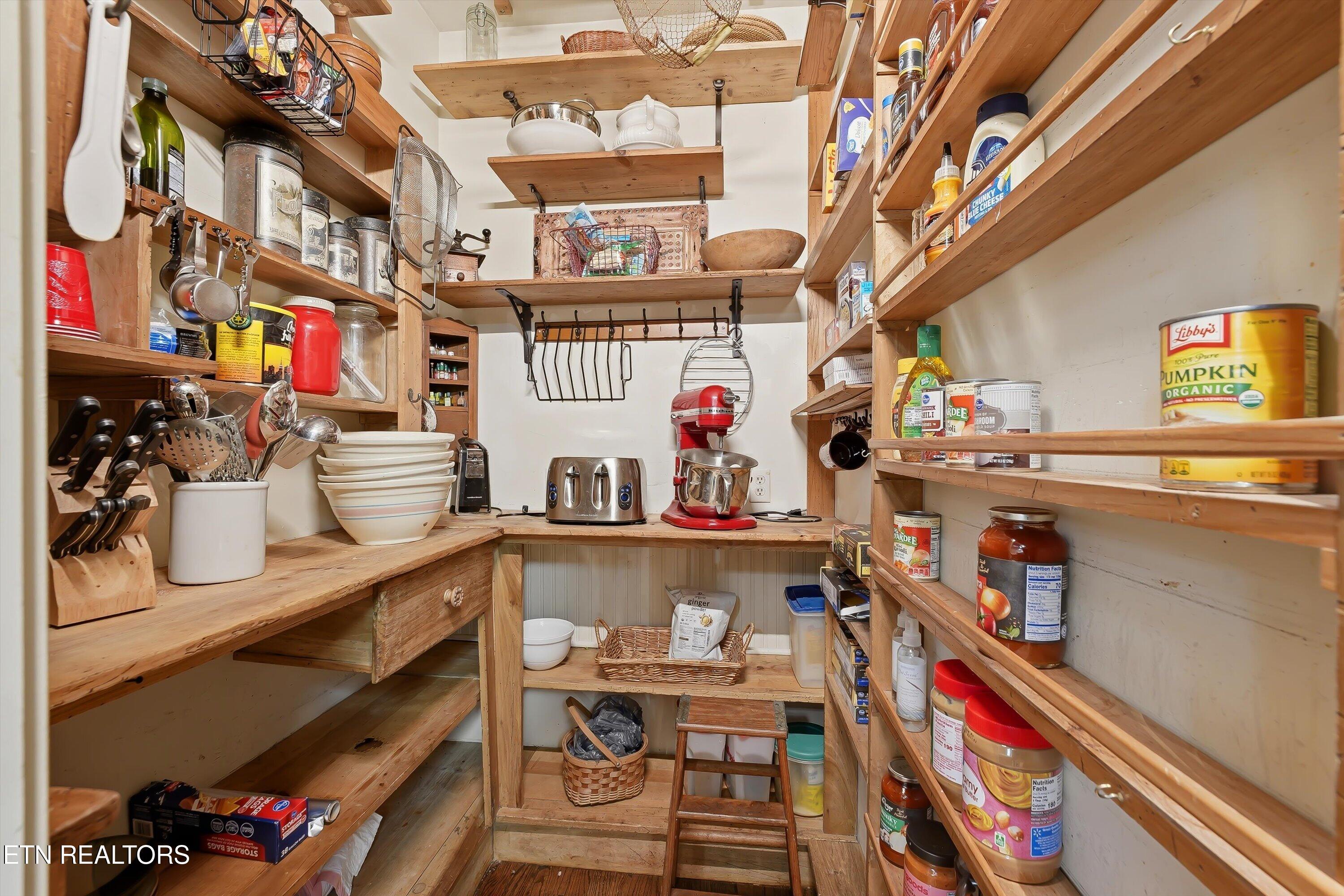 110 Westview Lane Oak Ridge, TN 37830 - Photo 11 of 39 pantry