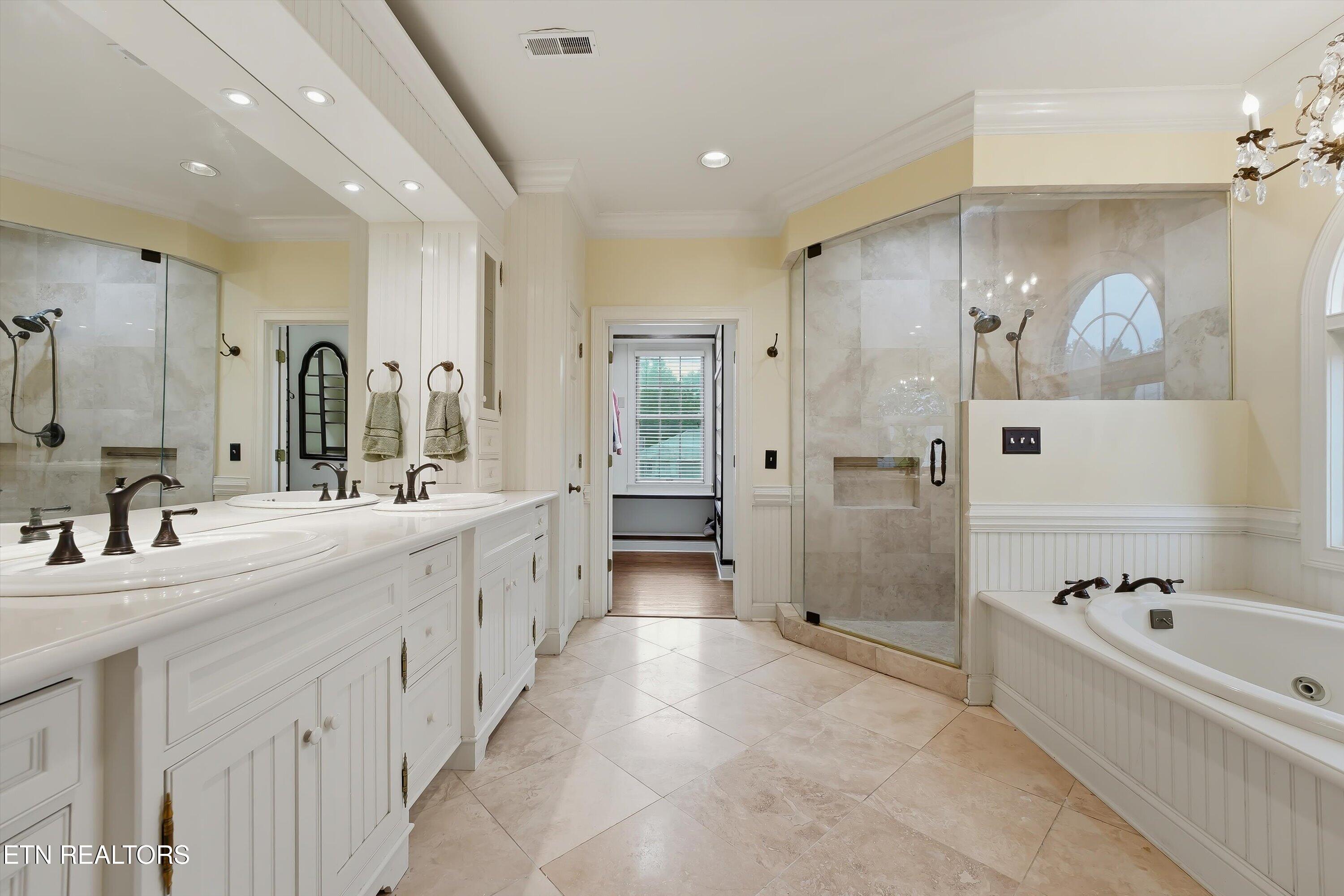 110 Westview Lane Oak Ridge, TN 37830 - Photo 17 of 39 primary bath
