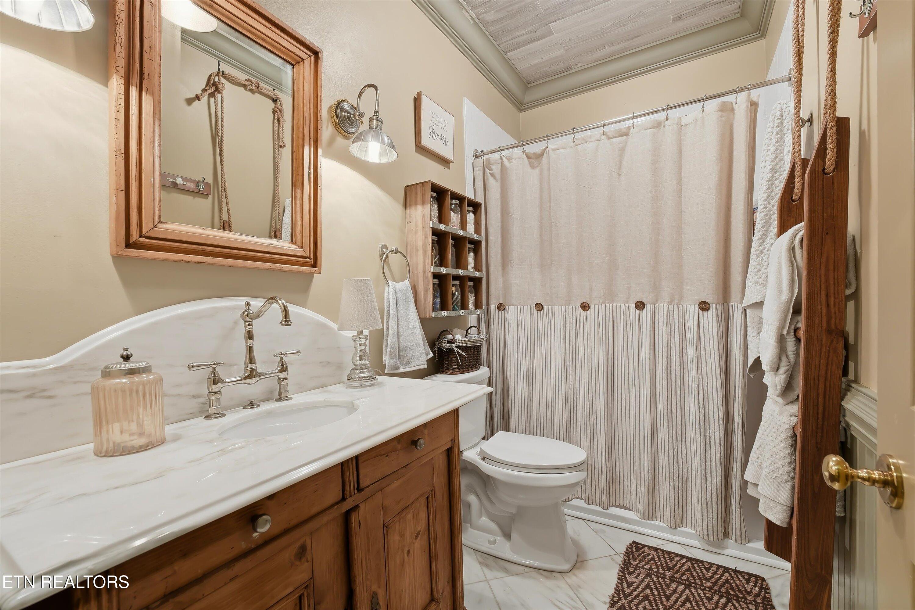 110 Westview Lane Oak Ridge, TN 37830 - Photo 24 of 39 upstairs hall bath