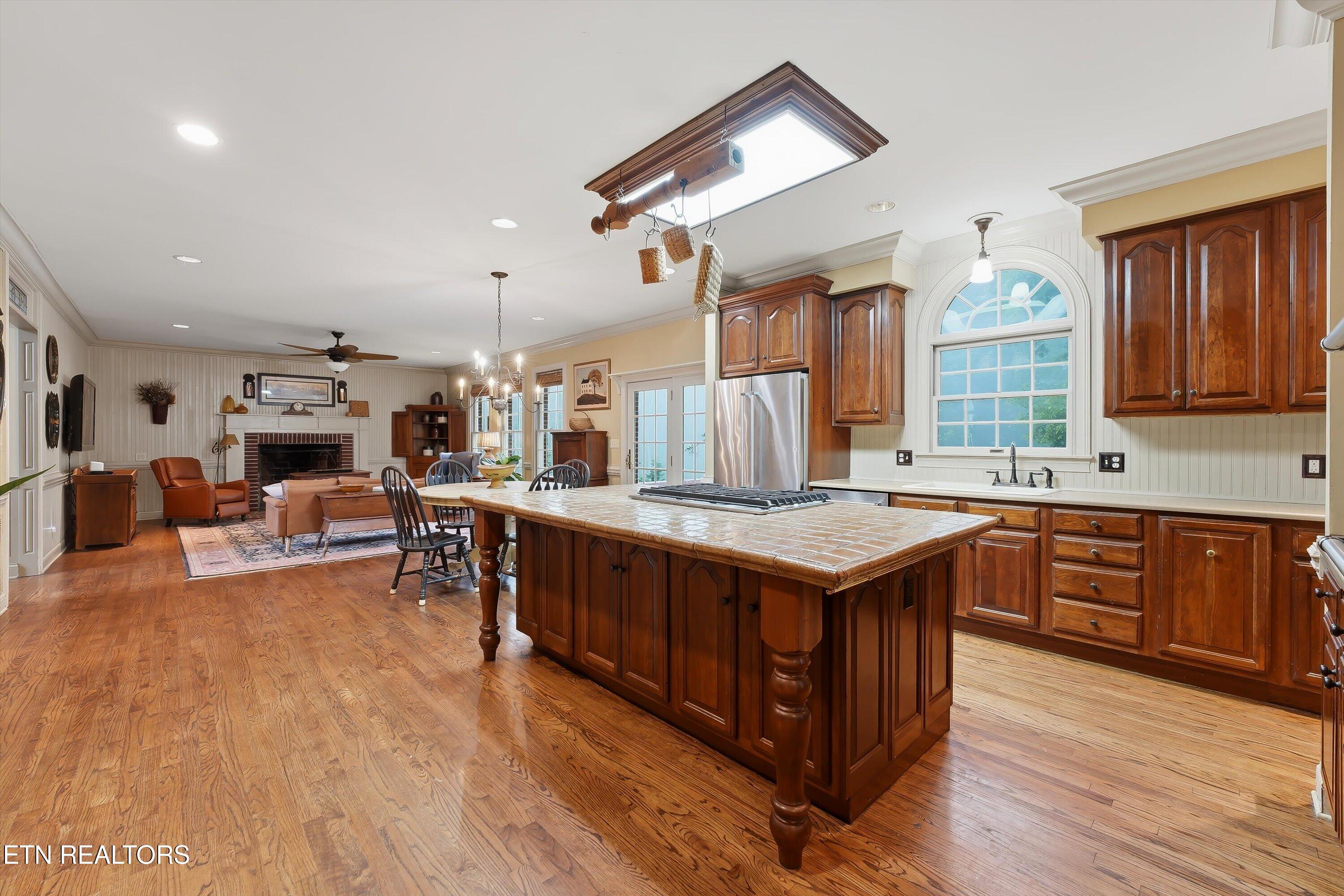 110 Westview Lane Oak Ridge, TN 37830 - Photo 10 of 39 bar seating