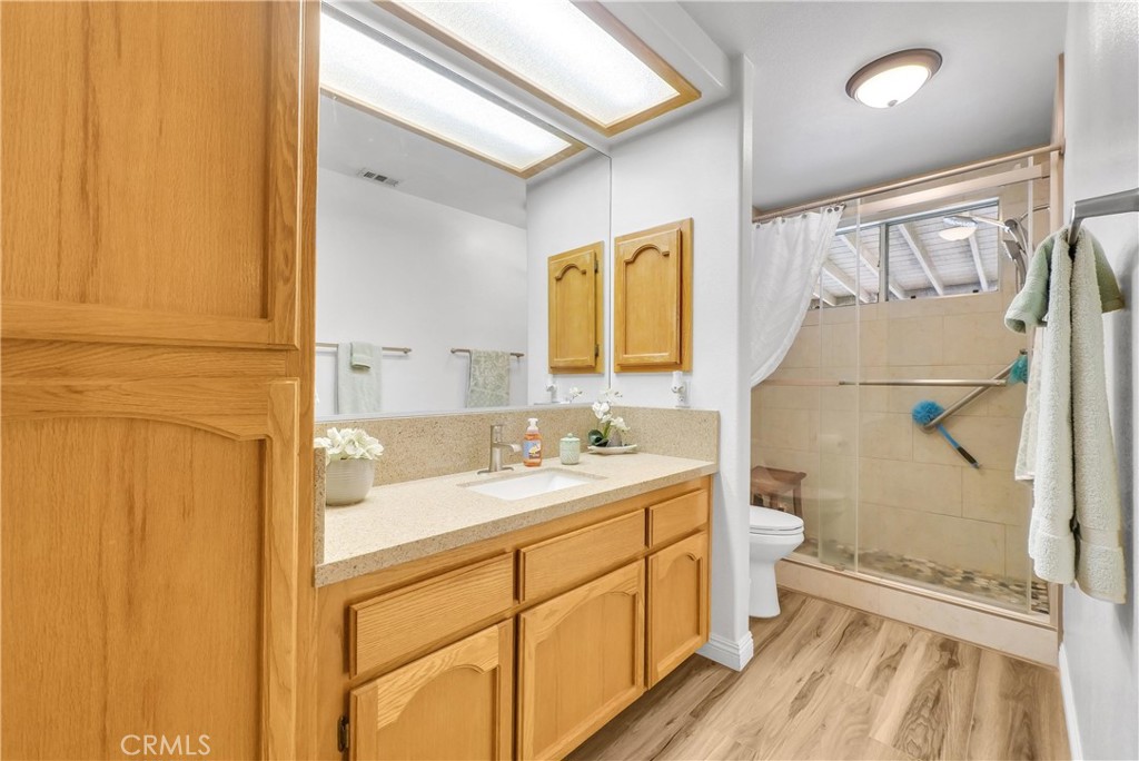 13931 Falling Leaf Road Apple Valley, CA 92307 - Photo 18 of 50 Bathroom #2