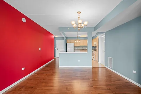 $375,000 | 6807 North Milwaukee Avenue, Unit 601, Niles, IL 60714