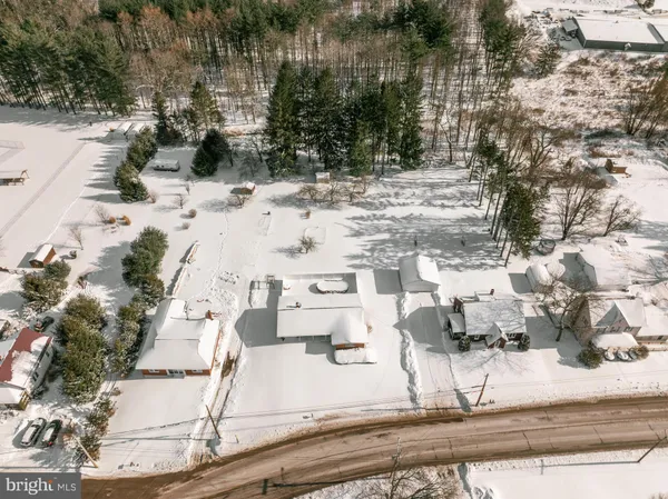 a view of the terrace of a house