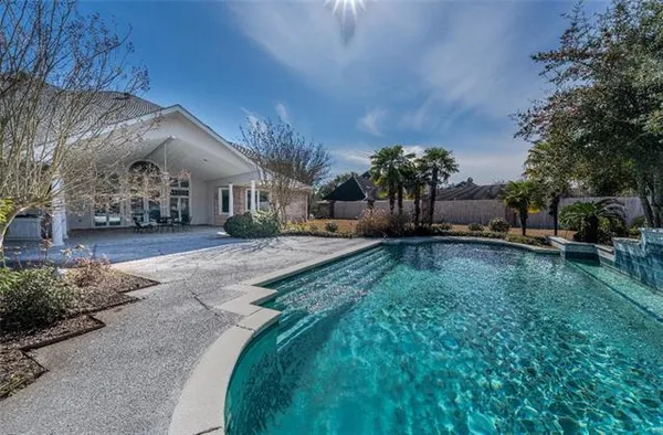 $999,000 | 6701 Tennyson Oaks Lane, Alexandria, LA 71301