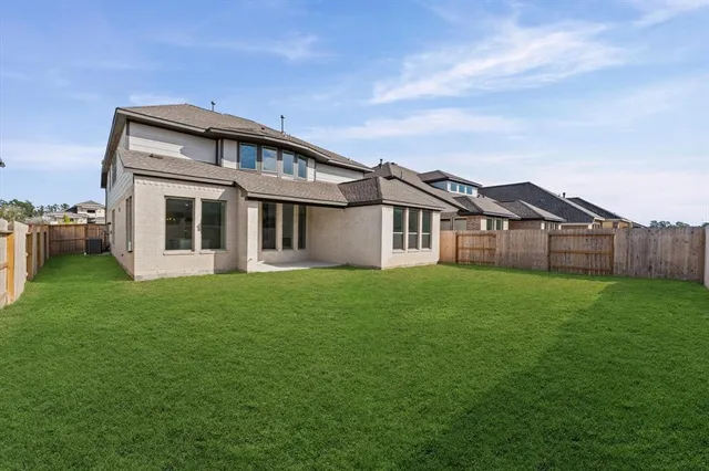 a view of a back yard