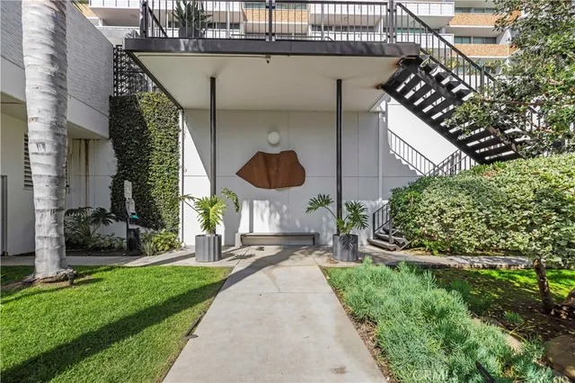 $795,000 | 8787 Shoreham Drive, Unit 201, West Hollywood, CA 90069