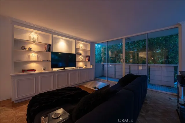 $795,000 | 8787 Shoreham Drive, Unit 201, West Hollywood, CA 90069