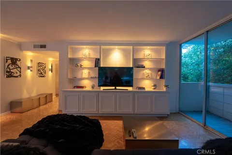 $795,000 | 8787 Shoreham Drive, Unit 201, West Hollywood, CA 90069