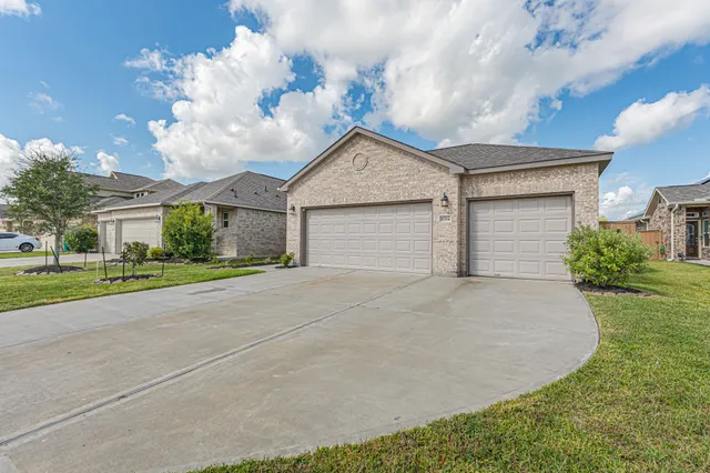a view of a house with a yard and garage