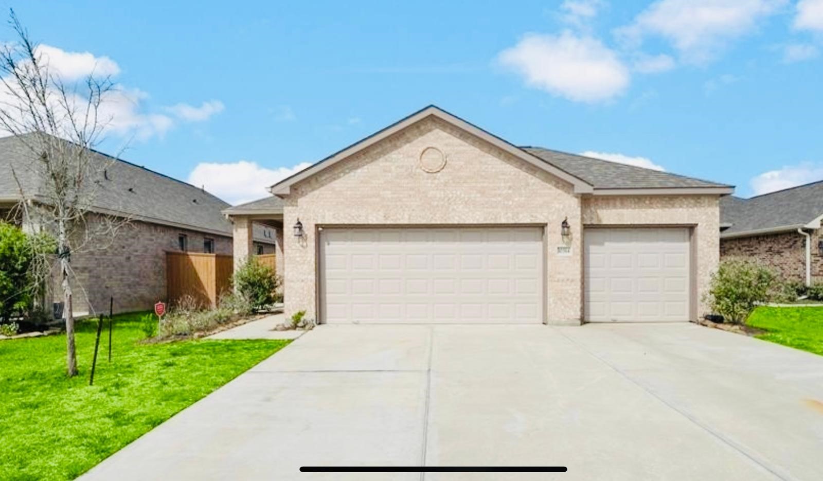 10314 Birch Peak Drive Rosharon, TX 77583 - Photo 5 of 38 a front view of house with yard and green space