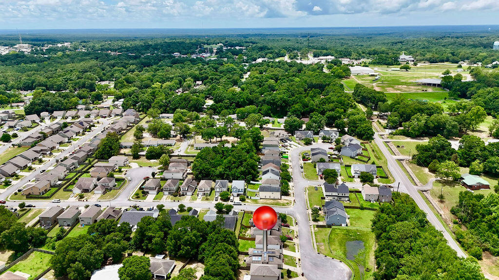 289 Dahlquist Drive Crestview, FL 32539 - Photo 4 of 38 dji_fly_20250618_130658_0100_17502718822