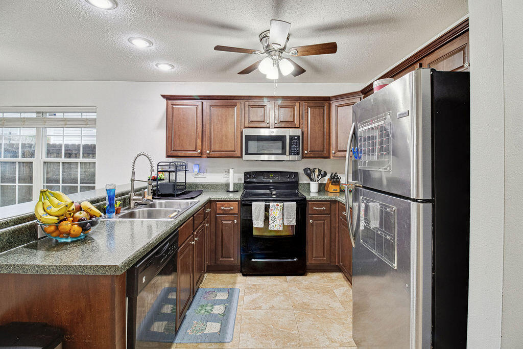 289 Dahlquist Drive Crestview, FL 32539 - Photo 6 of 38 IMG_3564-1