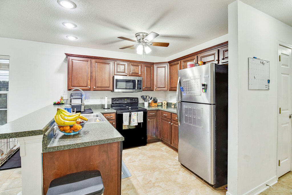 289 Dahlquist Drive Crestview, FL 32539 - Photo 7 of 38 IMG_3567-2