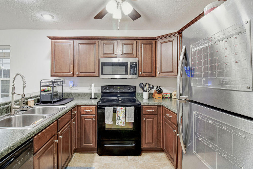 289 Dahlquist Drive Crestview, FL 32539 - Photo 8 of 38 IMG_3570-3