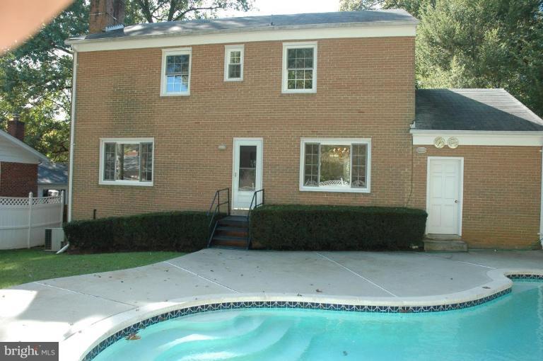 6405 Redwing Road Bethesda, MD 20817 - Photo 2 of 27 Exterior (Rear)