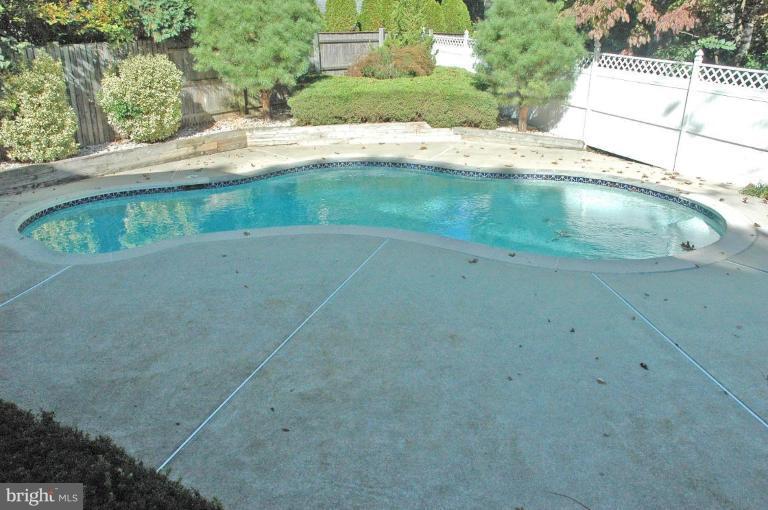 6405 Redwing Road Bethesda, MD 20817 - Photo 3 of 27 Exterior #3