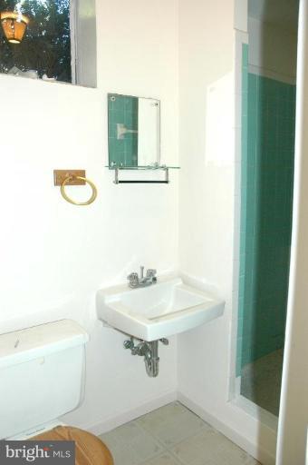 6405 Redwing Road Bethesda, MD 20817 - Photo 24 of 27 Bath #3