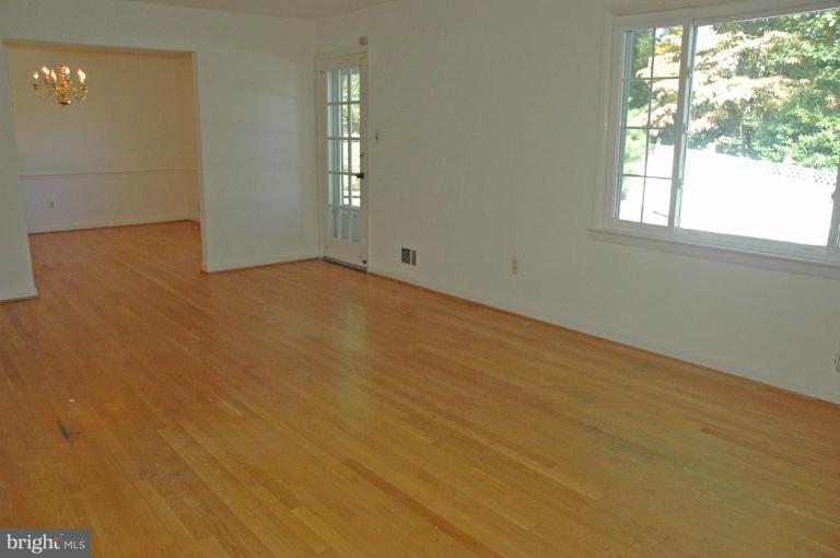 6405 Redwing Road Bethesda, MD 20817 - Photo 6 of 27 Living Room/Dining Room