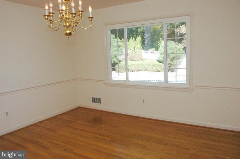 6405 Redwing Road Bethesda, MD 20817 - Photo 7 of 27 Dining Room