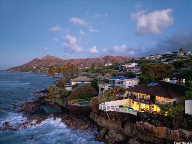 a view of a houses with a yard