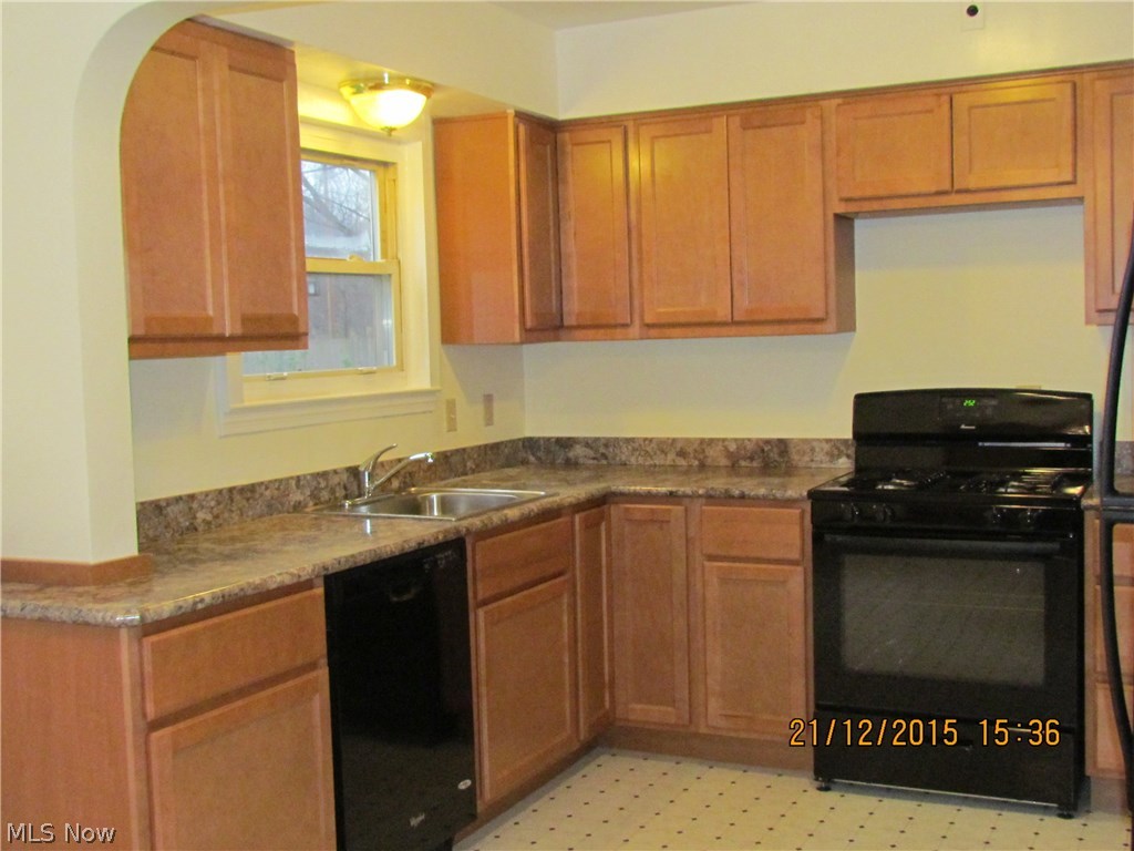 5200 West Ridgewood Drive Cleveland, OH 44134 - Photo 7 of 22