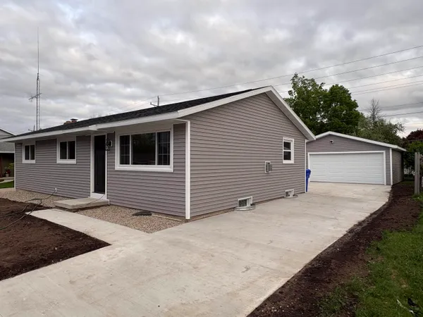 $319,900 | 833 West Browning Street, Appleton, WI 54914