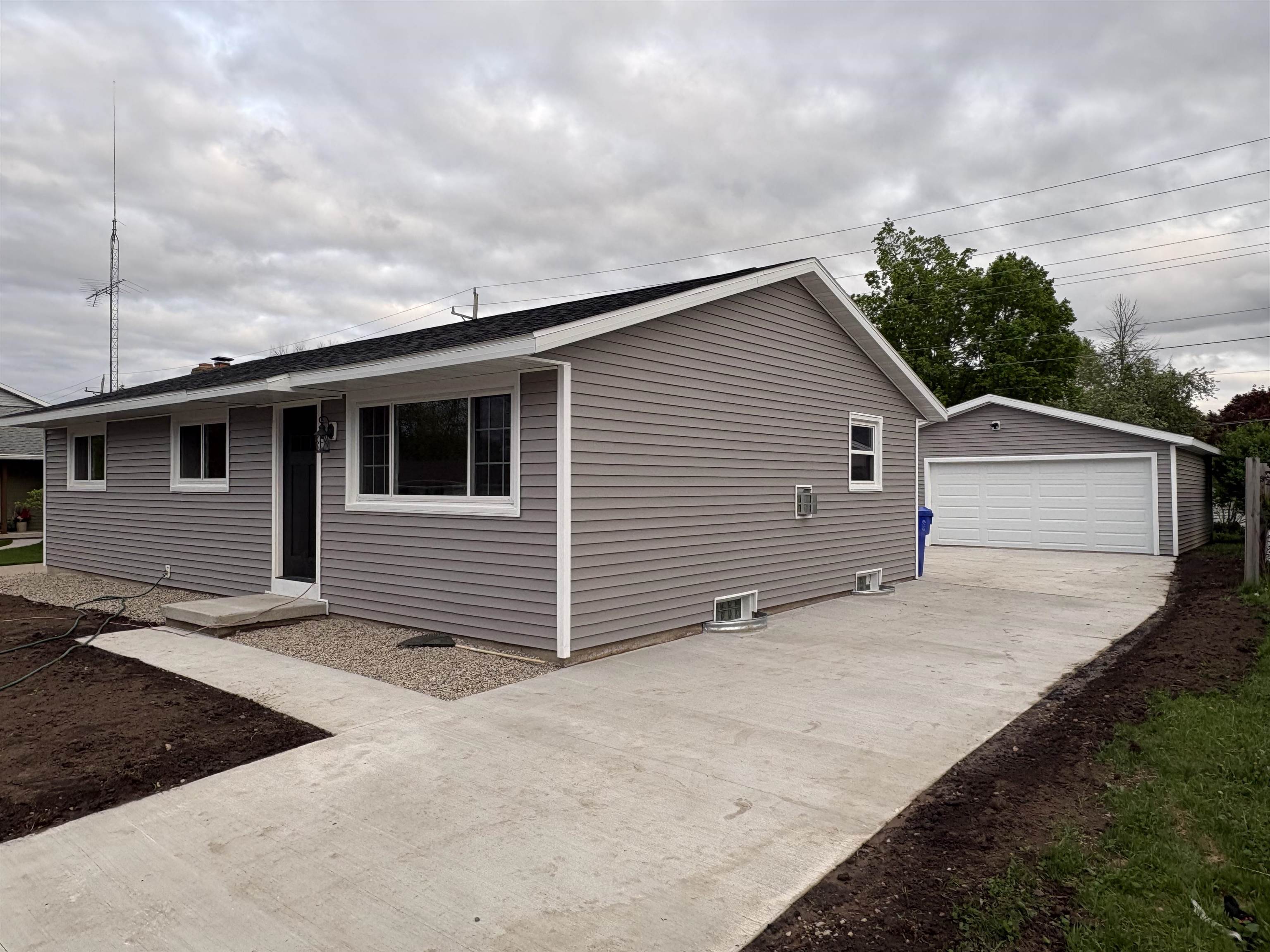 833 West Browning Street Appleton, WI 54914 - Photo 1 of 31