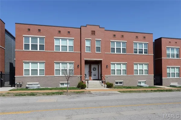 $2,500 | 3325 Park Avenue, St. Louis, MO 63104