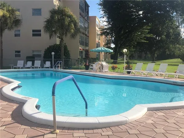 $1,500 | 1005 Country Club Drive, Unit 303, Margate, FL 33063