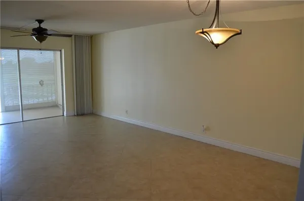 $1,500 | 1005 Country Club Drive, Unit 303, Margate, FL 33063