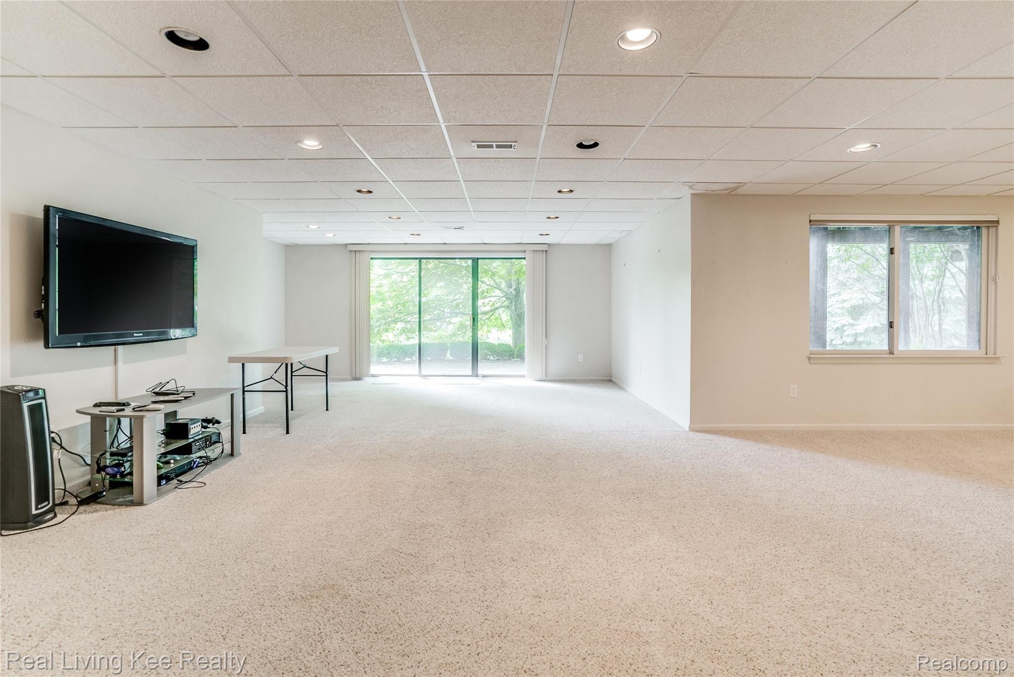 6368 Peach Tree Court Rochester, MI 48306 - Photo 47 of 54 Interiors (43 of 50).jpg