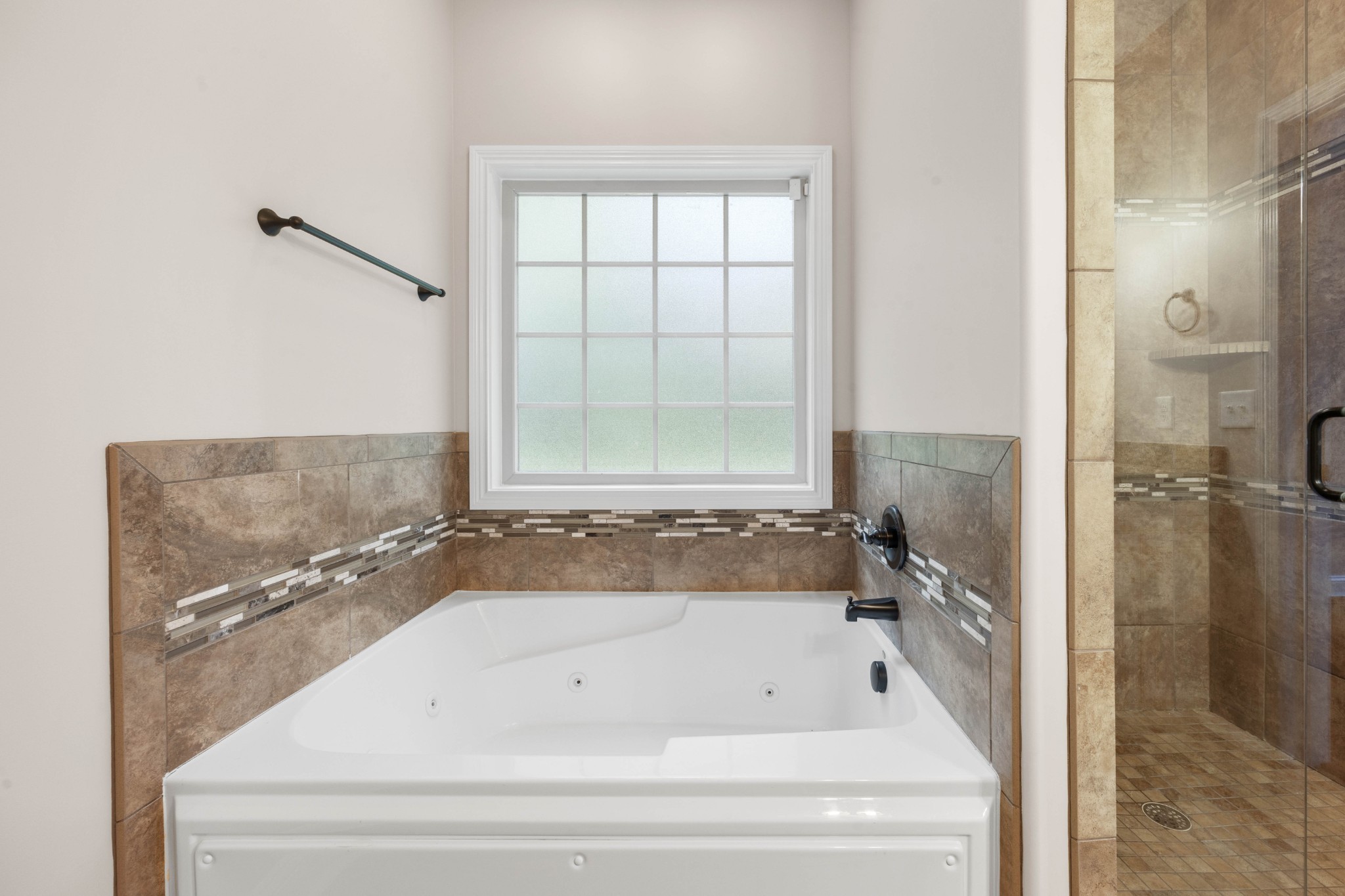 1789 Double R Boulevard Clarksville, TN 37042 - Photo 15 of 53 a bath tub sitting next to a window