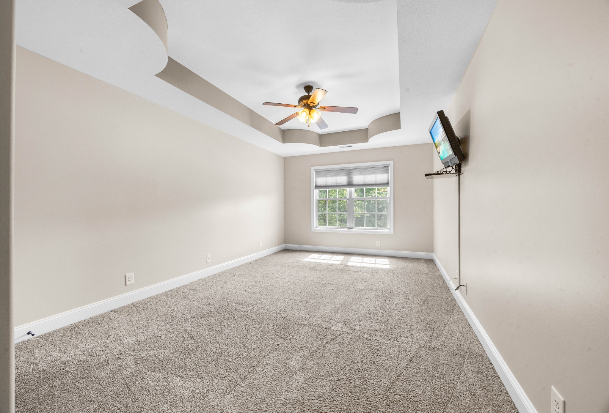 1789 Double R Boulevard Clarksville, TN 37042 - Photo 44 of 53 an empty room with windows and closet