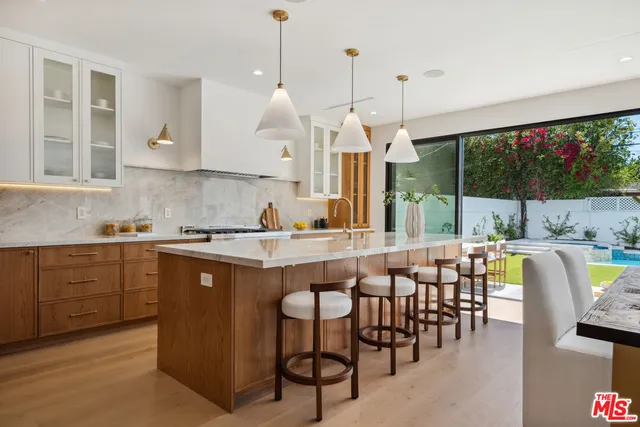 $2,445,000 | 4949 Sancola Avenue, Toluca Lake, CA 91601