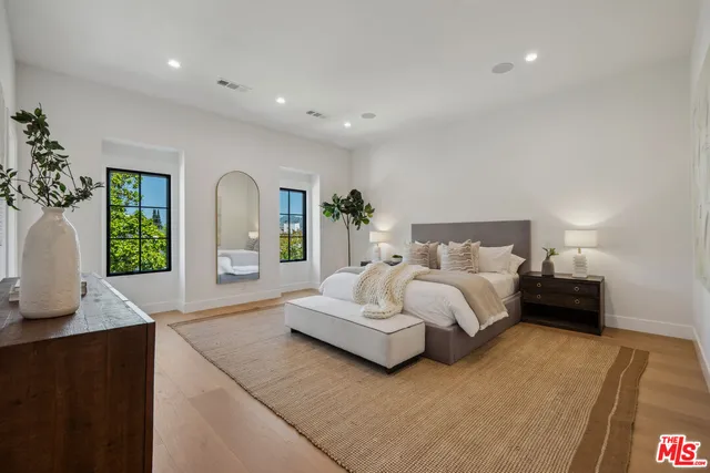 $2,445,000 | 4949 Sancola Avenue, Toluca Lake, CA 91601