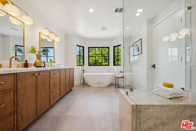 $2,445,000 | 4949 Sancola Avenue, Toluca Lake, CA 91601
