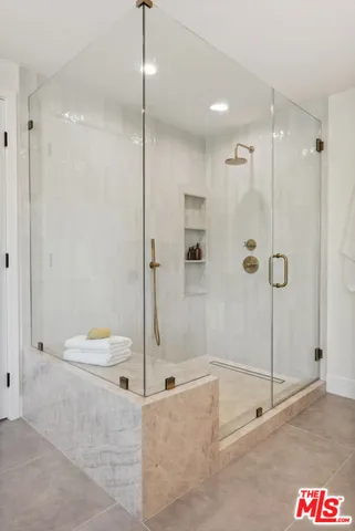 $2,445,000 | 4949 Sancola Avenue, Toluca Lake, CA 91601