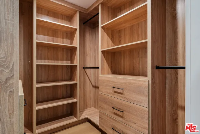 $2,445,000 | 4949 Sancola Avenue, Toluca Lake, CA 91601