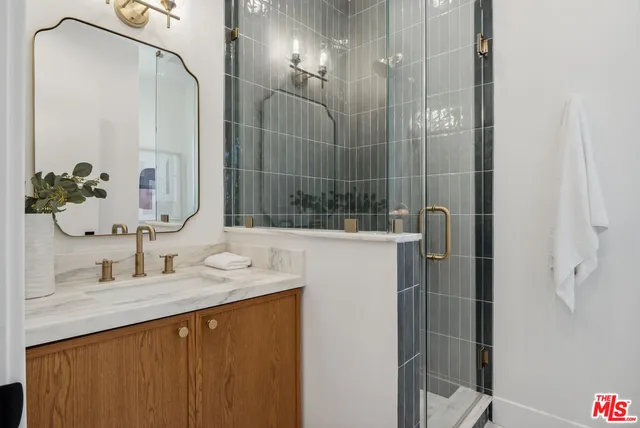 $2,445,000 | 4949 Sancola Avenue, Toluca Lake, CA 91601