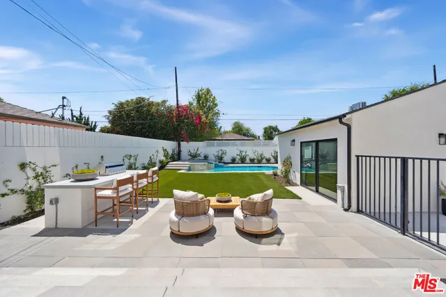 $2,445,000 | 4949 Sancola Avenue, Toluca Lake, CA 91601