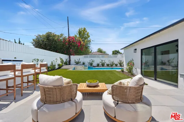 $2,445,000 | 4949 Sancola Avenue, Toluca Lake, CA 91601