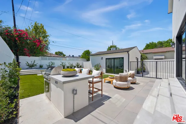 $2,445,000 | 4949 Sancola Avenue, Toluca Lake, CA 91601