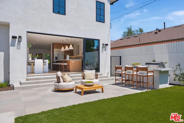 $2,445,000 | 4949 Sancola Avenue, Toluca Lake, CA 91601