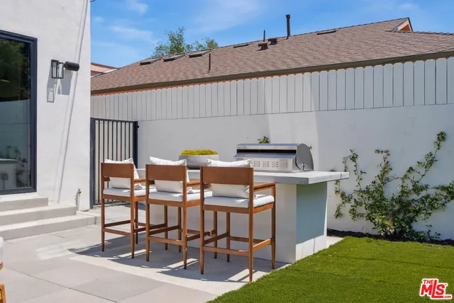 $2,445,000 | 4949 Sancola Avenue, Toluca Lake, CA 91601