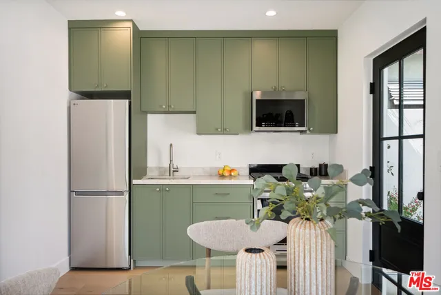 $2,445,000 | 4949 Sancola Avenue, Toluca Lake, CA 91601