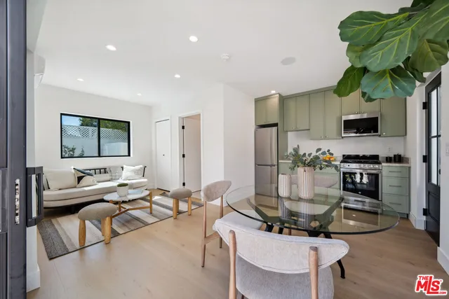 $2,445,000 | 4949 Sancola Avenue, Toluca Lake, CA 91601